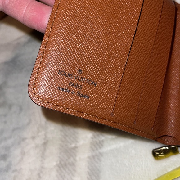 Louis Vuitton Compact Zip Bifold Wallet. Date Code CA0968 - Picture 4 of 10